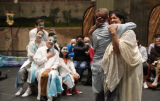 The chorus watches Helen and Menelaus reunite